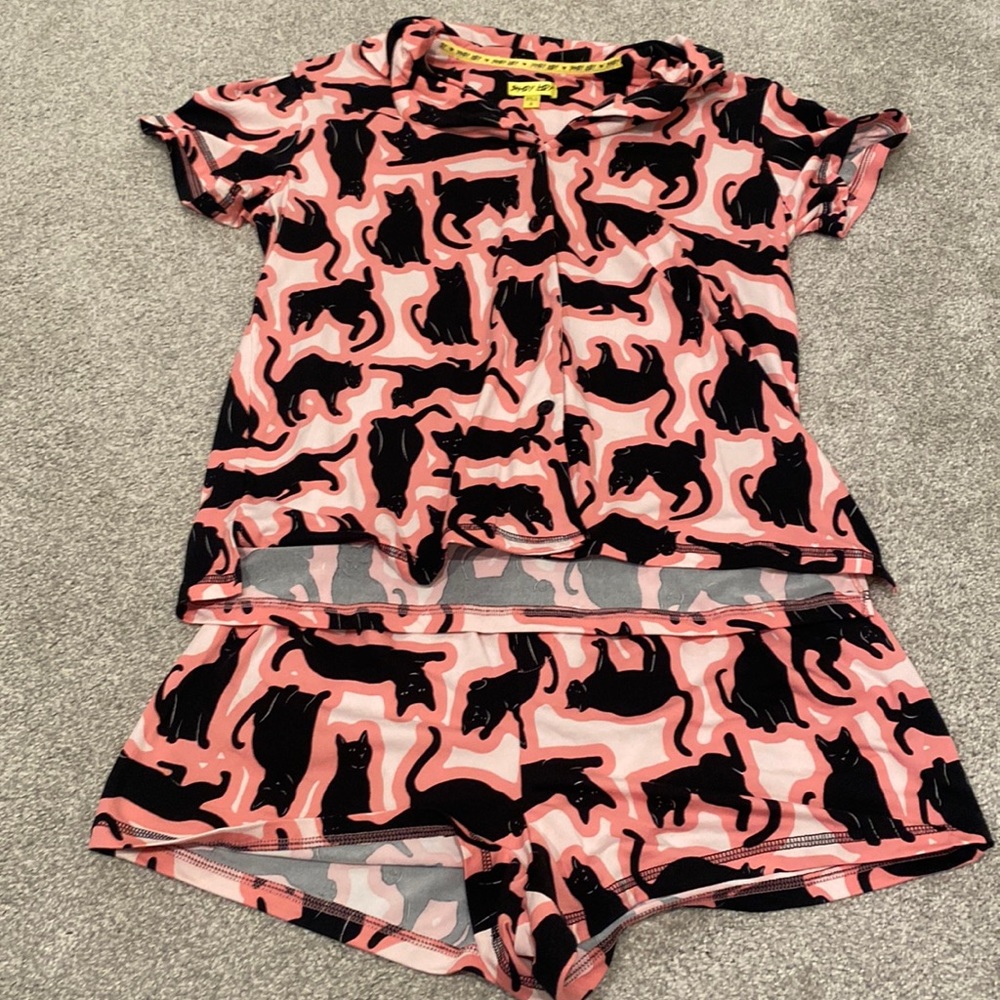 Two-piece cat pj set. size small for both pieces